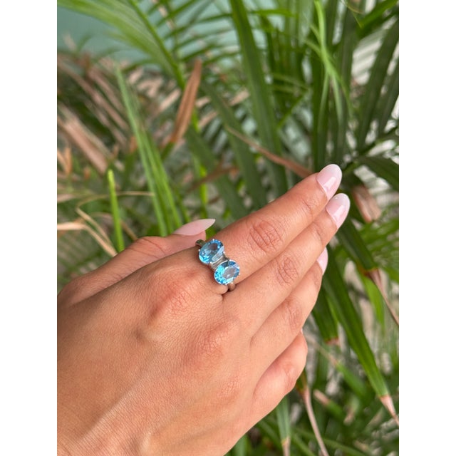 Mid-Century Modern 5.57 Carats Blue Topaz Twin Ring in Sterling Silver - Size 7 For Sale - Image 4 of 13