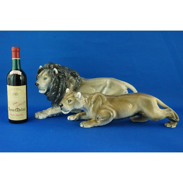 Ceramic Lion and Lioness Sculptures by Ernst Wahliss for Goldscheider, Austria, Early 20th Century, Set of 2 For Sale - Image 4 of 18