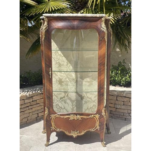 Artist: François Linke Period: 19th century Style: Louis 15th - Transition Condition: Good condition Material: Marquetry...