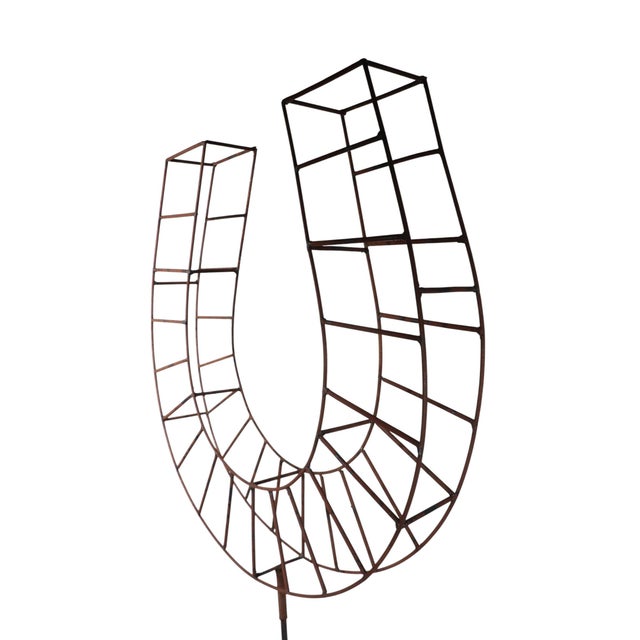 Mid Century Horseshoe Shape Wire Work Display Stand Garden Sculptural Objet For Sale - Image 10 of 12