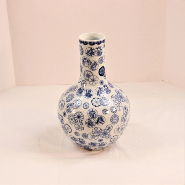 Chinese Chinese Blue and White Tianqiuping Vase For Sale - Image 3 of 8