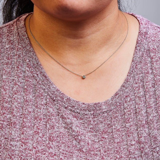 10K Yellow Gold 1/10 Carat Round Brilliant-Cut Diamond Modern Bezel-Set Solitaire 16"-18" Pendant Necklace (H-I Color, SI2-I1 Clarity) For Sale In New York - Image 6 of 7