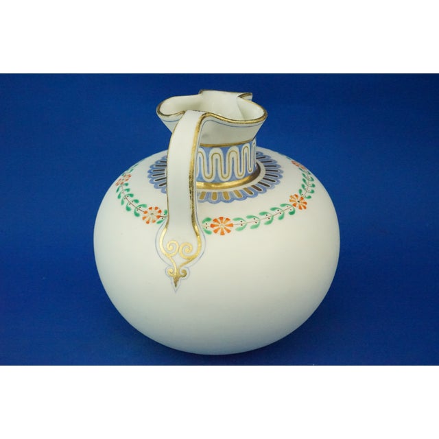 Classical Style Parian Jug in White Biscuit Porcelain with Gold Details, 19th Century For Sale - Image 3 of 18