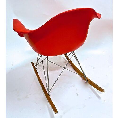 1960s Vintage Mid-Century Modern Style Rocking Chair For Sale - Image 5 of 7