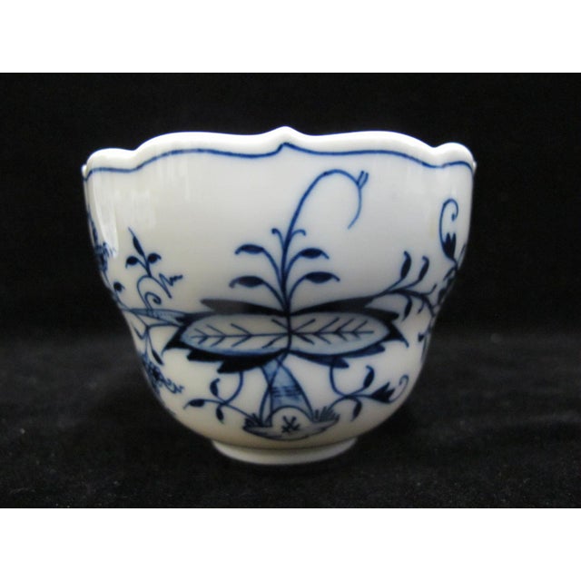 Meissen Blue Onion Porcelain Scallop Rim Coffee Cup & Saucer Set of 4 For Sale - Image 13 of 16