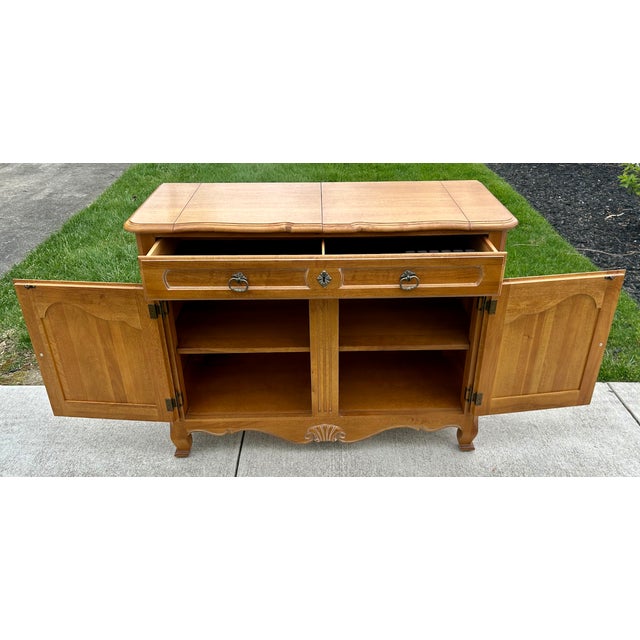 Vtg. Maple Ethan Allen Country French Style Flip Top Bar/Server Cabinet For Sale - Image 15 of 17