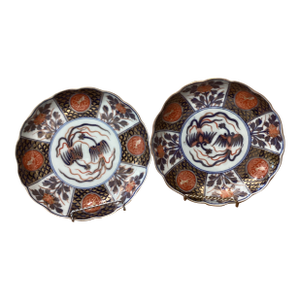 Antique Edo Japanese Imari Pair of Scalloped Porcelain Hand Painted Dishes With Makers Marks