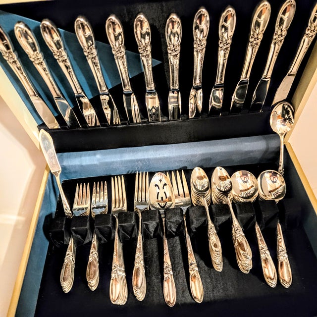 Silver Twelve Complete Five Piece Placesettings Plus Extras Nouveau Orchid Silverplate Flatware- Set of 77 For Sale - Image 8 of 14