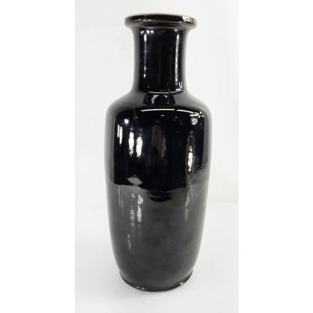 18th Century Chinese Mirror Black Rouleau Vase With Kangxi Reign Mark For Sale - Image 5 of 13