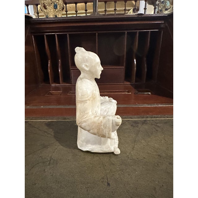 Ancient 18th century marmorine sculpture depicting a Chinese dignitary, small and restored on the back of the arm.