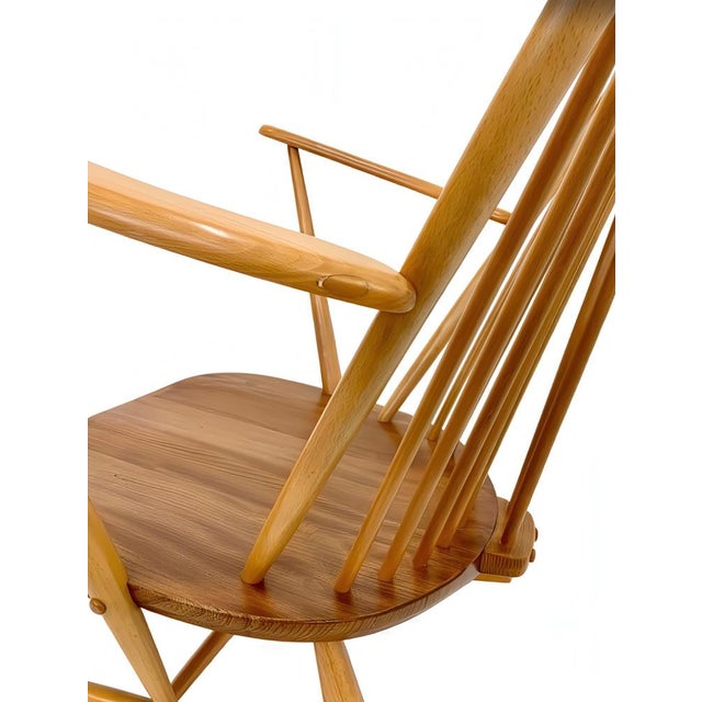 Mid-Century Windsor Grandfather Rocking Chair in Wood attributed to Lucian Ercolani for Ercol, England, 1960s For Sale - Image 9 of 16