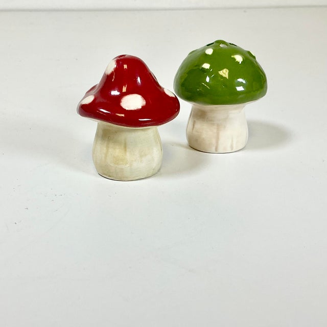 Hollywood Regency 1940s Vintage Boho Chic Hollywood Regency Mushroom Salt & Pepper Shakers - A Pair. For Sale - Image 3 of 10