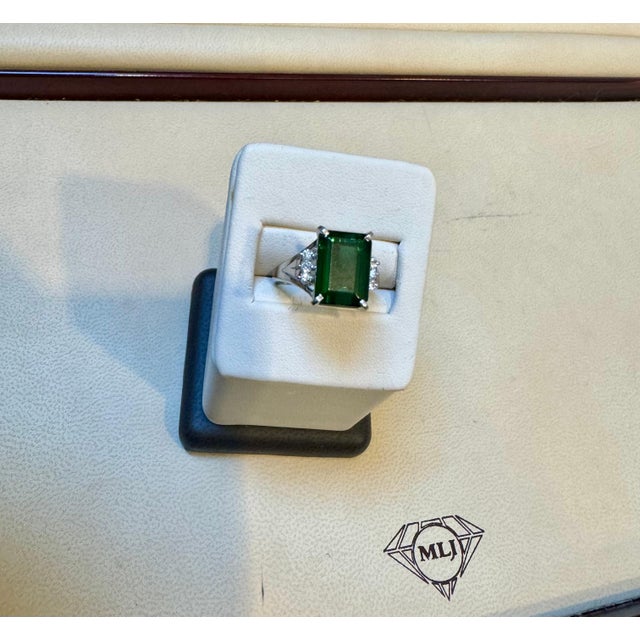 Green 5.2 Carat Green Tourmaline & .15 Carat Diamond Cocktail Ring 14 Karat White Gold For Sale - Image 8 of 18