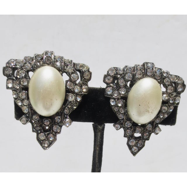 Mid-Century Modern Rhinestone and Faux Pearl Blackened Clip-on Earrings For Sale - Image 3 of 5