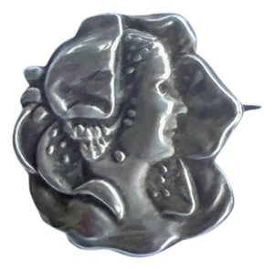 1900-1909 Small Sterling Silver Art Nouveau Period Brooch