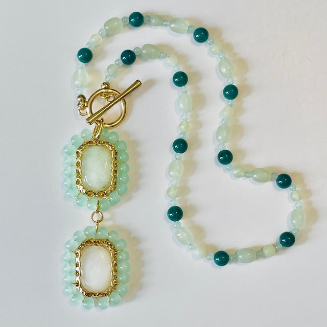 1980s Green Gemstone Jade Bead Necklace Gold Tone Toggle Closure For Sale - Image 9 of 9