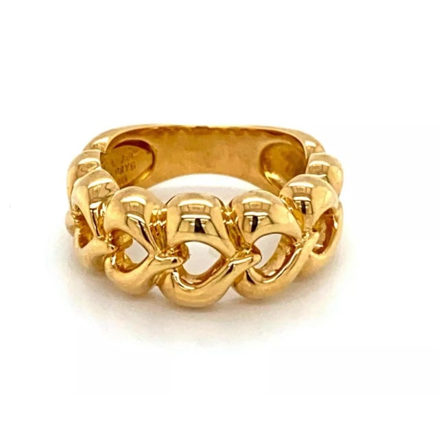 Contemporary Van Cleef & Arpels 18k Yellow Gold Open Hearts Ring, Size 5 For Sale - Image 3 of 7