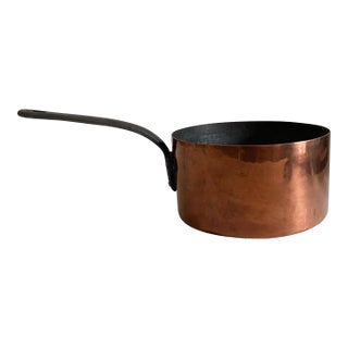 Circa 1890s, "A La Ménagère (1863-1899) B. Bonne Nouvelle 20" Antique French Copper Pot - "Arrow" Shape Handle For Sale