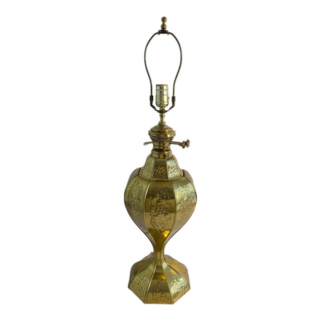 20th Century Indian Engraved Brass Table Lamp With Floral Decoration For Sale