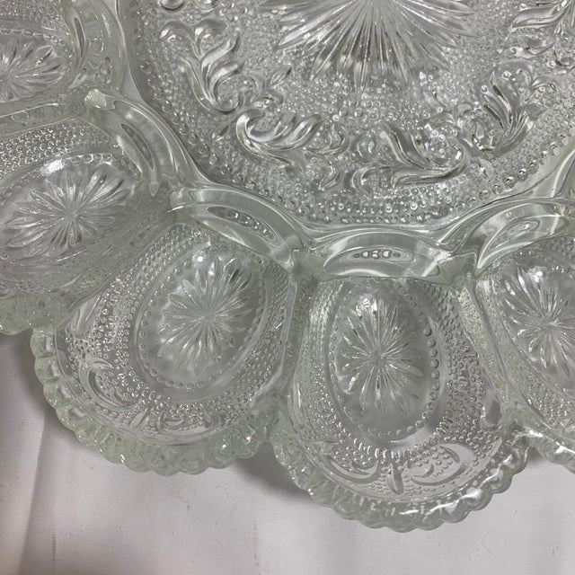 American Vintage L. E. Smith Pressed Glass Egg - Oyster Serving Plate For Sale - Image 3 of 5