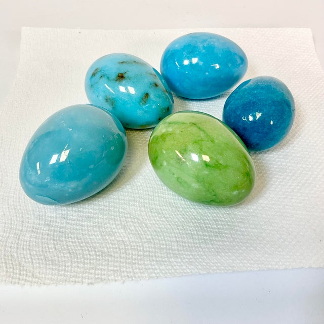 Mid 20th Century Vintage Italian Hollywood Regency Large Polished Alabaster-Marble Eggs - Set of 5 - Easter. For Sale - Image 5 of 12