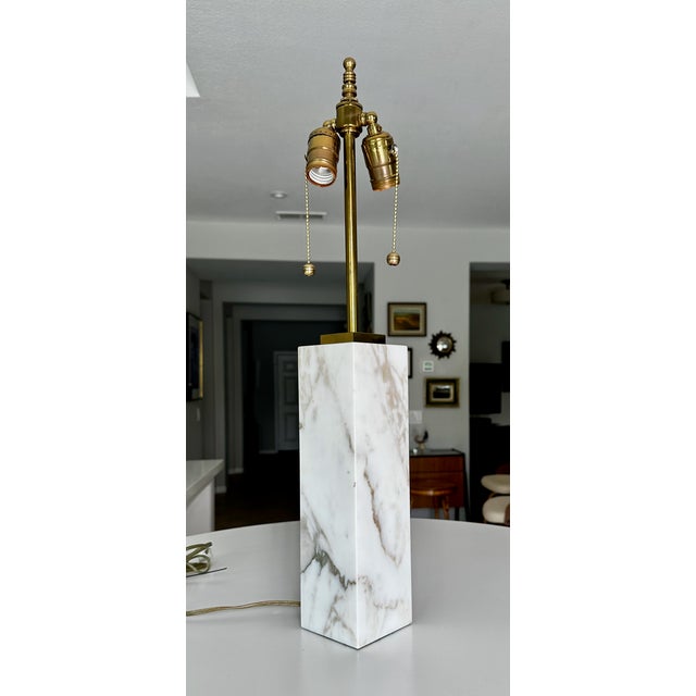 Mid-Century Modern 1960s Single t.h. Robsjohn-Gibbings for Hansen Table Lamp White Marble & Brass For Sale - Image 3 of 14