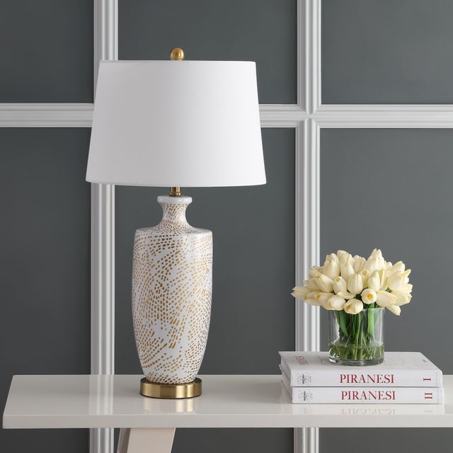 Modern Pattered Vase Table Lamp - White & Gold For Sale - Image 3 of 5