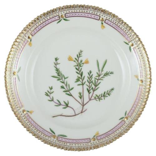 Gold Flora Danica Plate in Hand-Painted Porcelain with Flowers from Royal Copenhagen, 1968 For Sale - Image 8 of 8