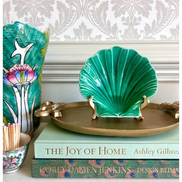 A stunning vintage Wedgwood Majolica shell dish in a rich emerald green glaze, made in Staffordshire, England, circa 1954....