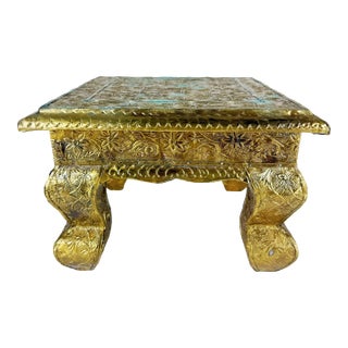 Vintage Anglo Indian Brass-Clad Embossed Chowki Pedestal Table | Brass Floral Display Riser | Hollywood Regency Boho Decor For Sale