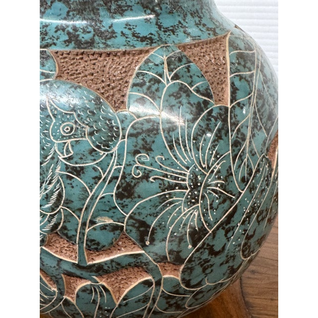 Native American Nicaraguan Vessel With Dimensional Etched Birds For Sale - Image 3 of 12