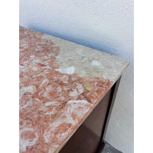 Vintage Mahogany Serpentine-Front Chest of Drawers Featuring a Pink Marble Top For Sale In Los Angeles - Image 6 of 8