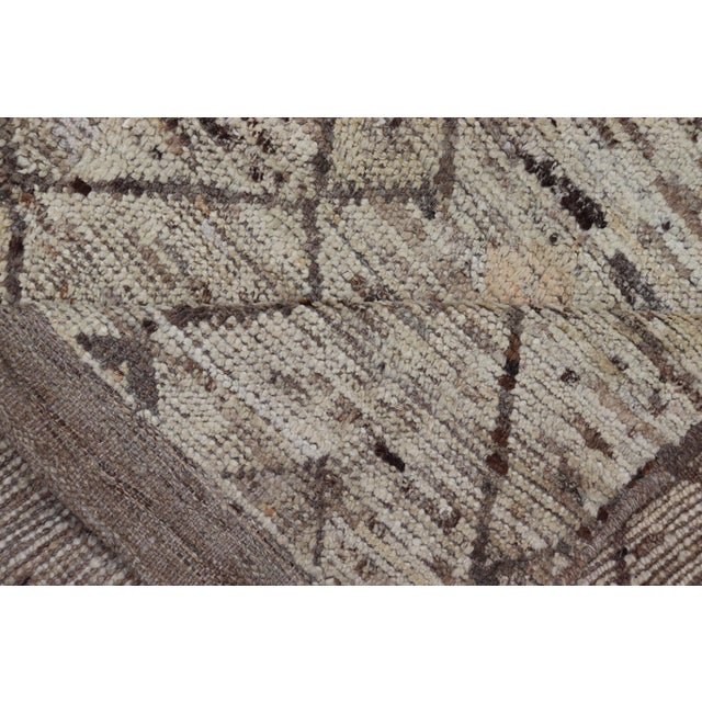 Modern Hand-Knotted Rug in Wool With Sub-Geometric Interlocked Diamond Design 10'1 X 13'9 For Sale - Image 10 of 11