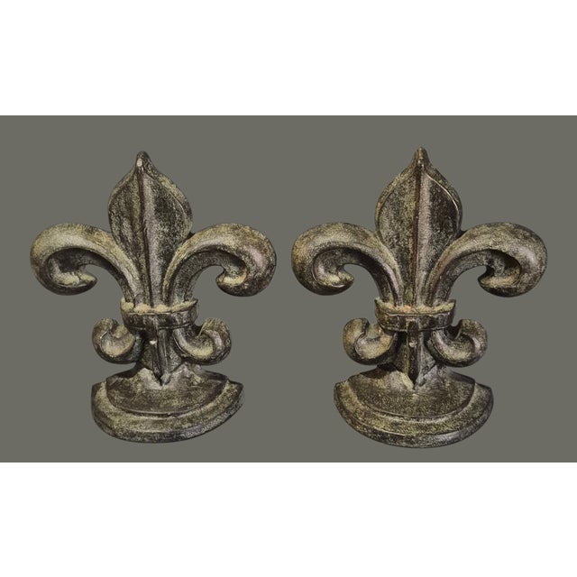 Contemporary Pair of Bronzed Metal Fleur De Lis Bookends For Sale - Image 3 of 5