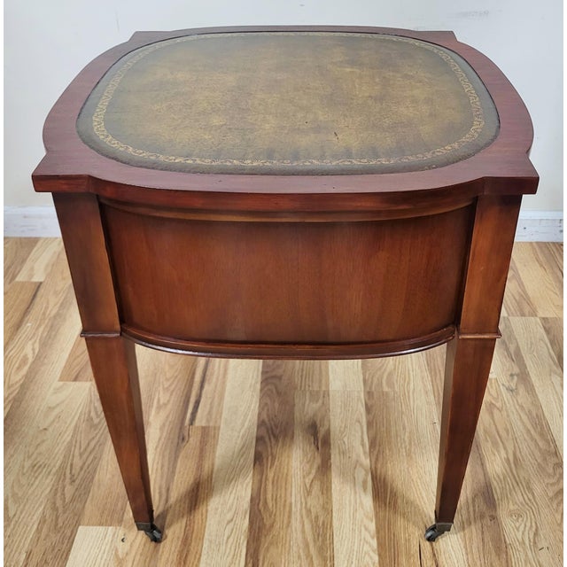 Mid 20th Century Pair Vintage American 20th C Mahogany & Leather Night End Tables by Paine For Sale - Image 5 of 16