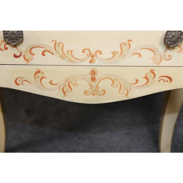 Cream 1950's Pair of Italian Venetian Style Creme Paint Decorated and Gilt Nightstands For Sale - Image 8 of 13