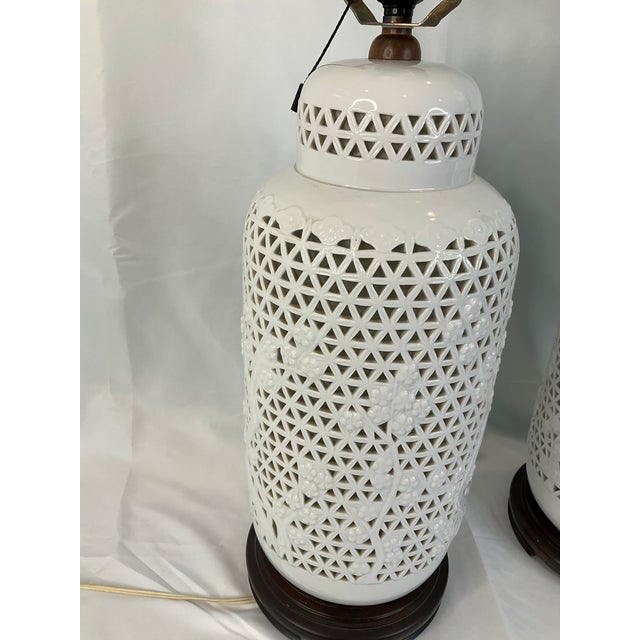 Pair of Vintage Blanc De Chine Reticulated Porcelain Chinoise Lamps Hollywood Regency For Sale In Los Angeles - Image 6 of 17