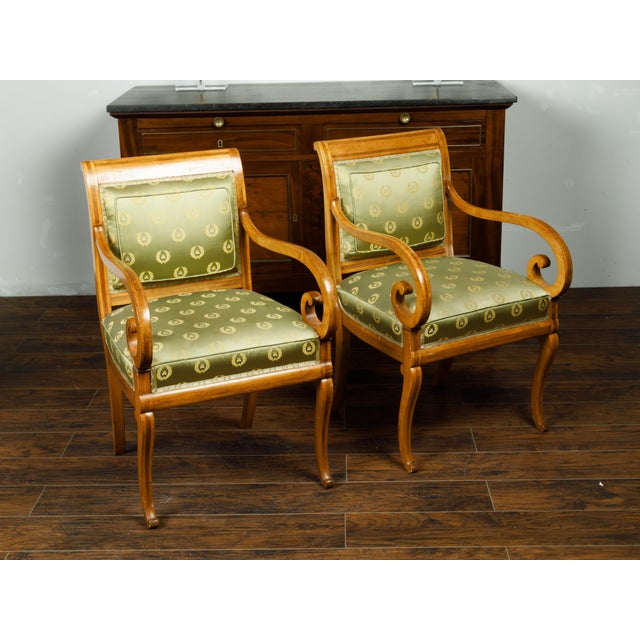 Pair of English 1830s Regency Walnut Upholstered Armchairs with Scrolling Arms For Sale In Atlanta - Image 6 of 10