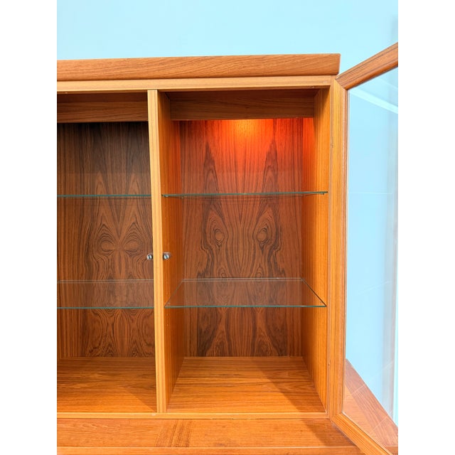 1970s Skovby Danish Modern Illuminated Teak Display & Bar Cabinet / Sideboard by Skovby Møbelfabrik For Sale - Image 11 of 18