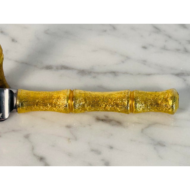 Vintage 1960s Marble & Gilt Metal Faux-Bamboo Center Handled Server W/ Matching Knife For Sale - Image 4 of 7