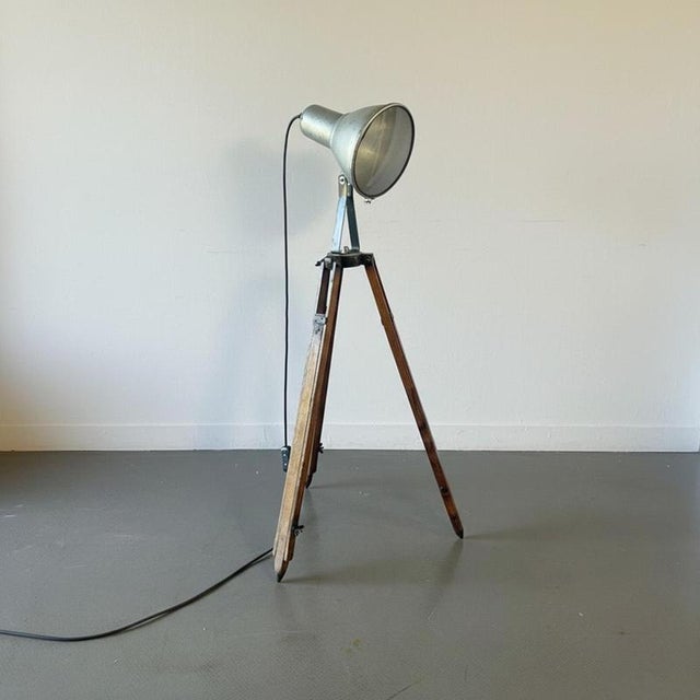 Brown Vintage Tripod Theatre Light For Sale - Image 8 of 8
