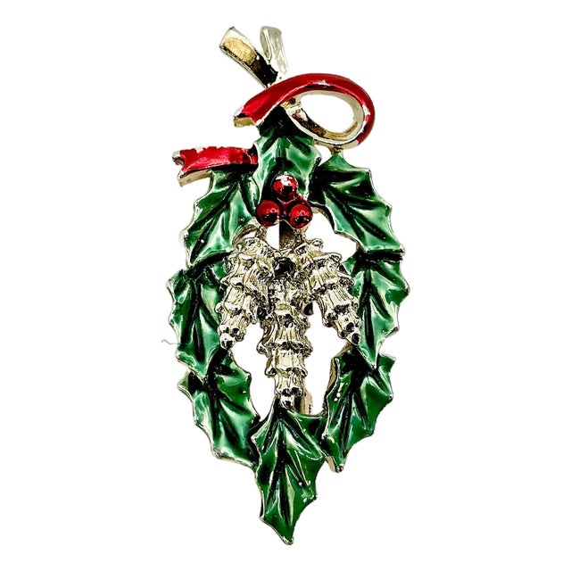 1950s Vintage Americana Boho Chic Christmas Holly Wreath Brooch, Gerry’s Creatives. For Sale