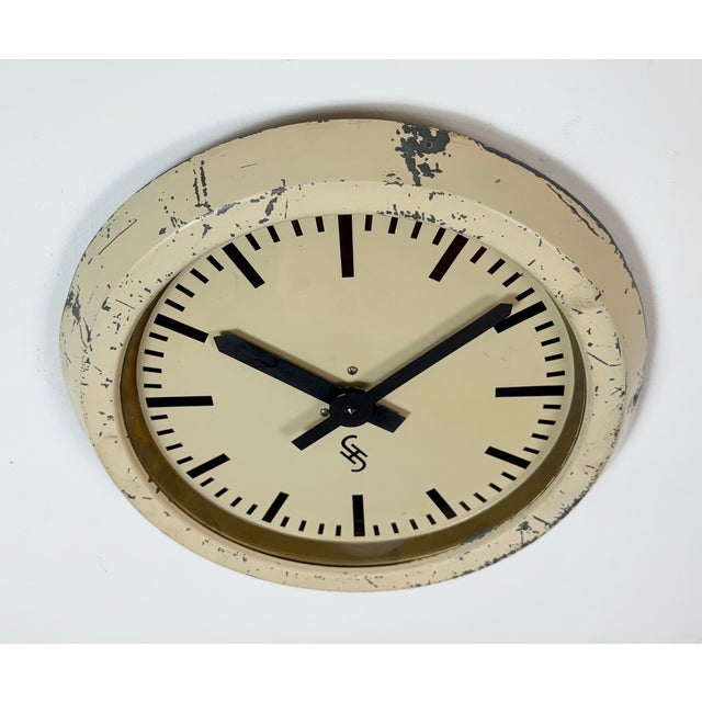 Vintage Industrial Factory Wall Clock from Siemens, 1950s For Sale - Image 4 of 17