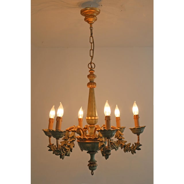Florentine chandelier Hand-carved Made in Italy, 1970s Diameter 60 cm Height 95 cm 6 x E14 sockets Exceptionally detailed...