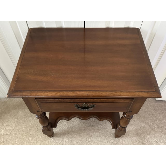 American Vintage Early American Kent Coffey Carriage Trade Nightstand Cherry & Pecan "64" For Sale - Image 3 of 16