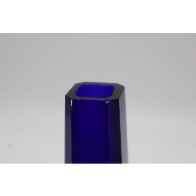 Flavio Poli Mid-Century Italian Cobalt Blue Faceted Sommerso Murano Glass Vase attributed to Flavio Poli, 1960s For Sale - Image 4 of 8
