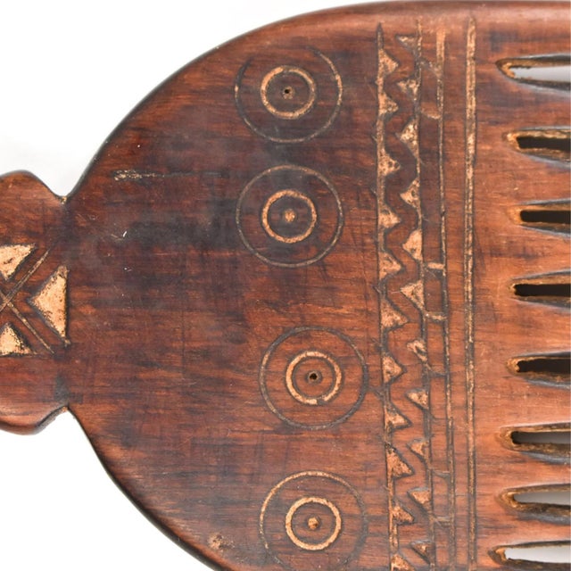 Wood Early 20th Century Nyamwezi Mwana Hiti Figural Comb Tanzania For Sale - Image 7 of 7