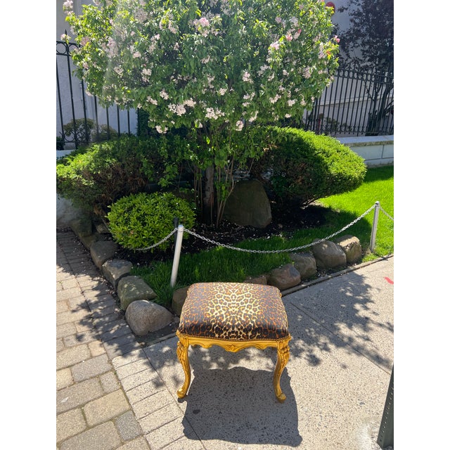 French 1960s Leopard Animal Print Louis XV Gold Leaf Bench Stool Ottoman For Sale - Image 3 of 4