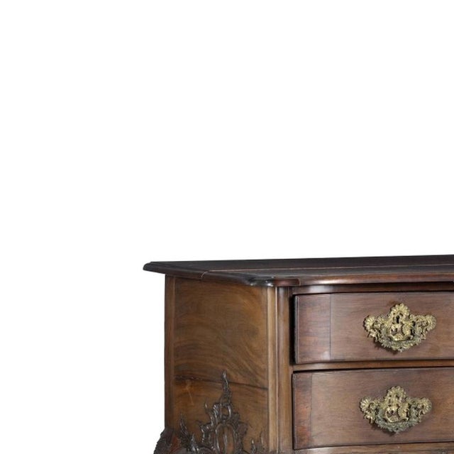 Furniture - King Joseph Chest of Drawers - 18th Century. Portuguese, 18th century, in walnut wood, with 2 drawers and 1...