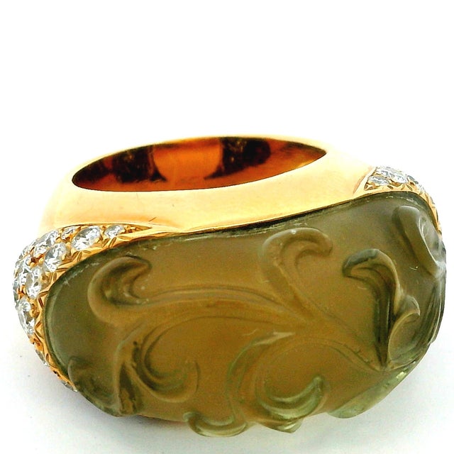 French 18K Yellow Gold Ring with Carved Peridot and Pavé Diamonds, Size 6.5 For Sale - Image 10 of 12